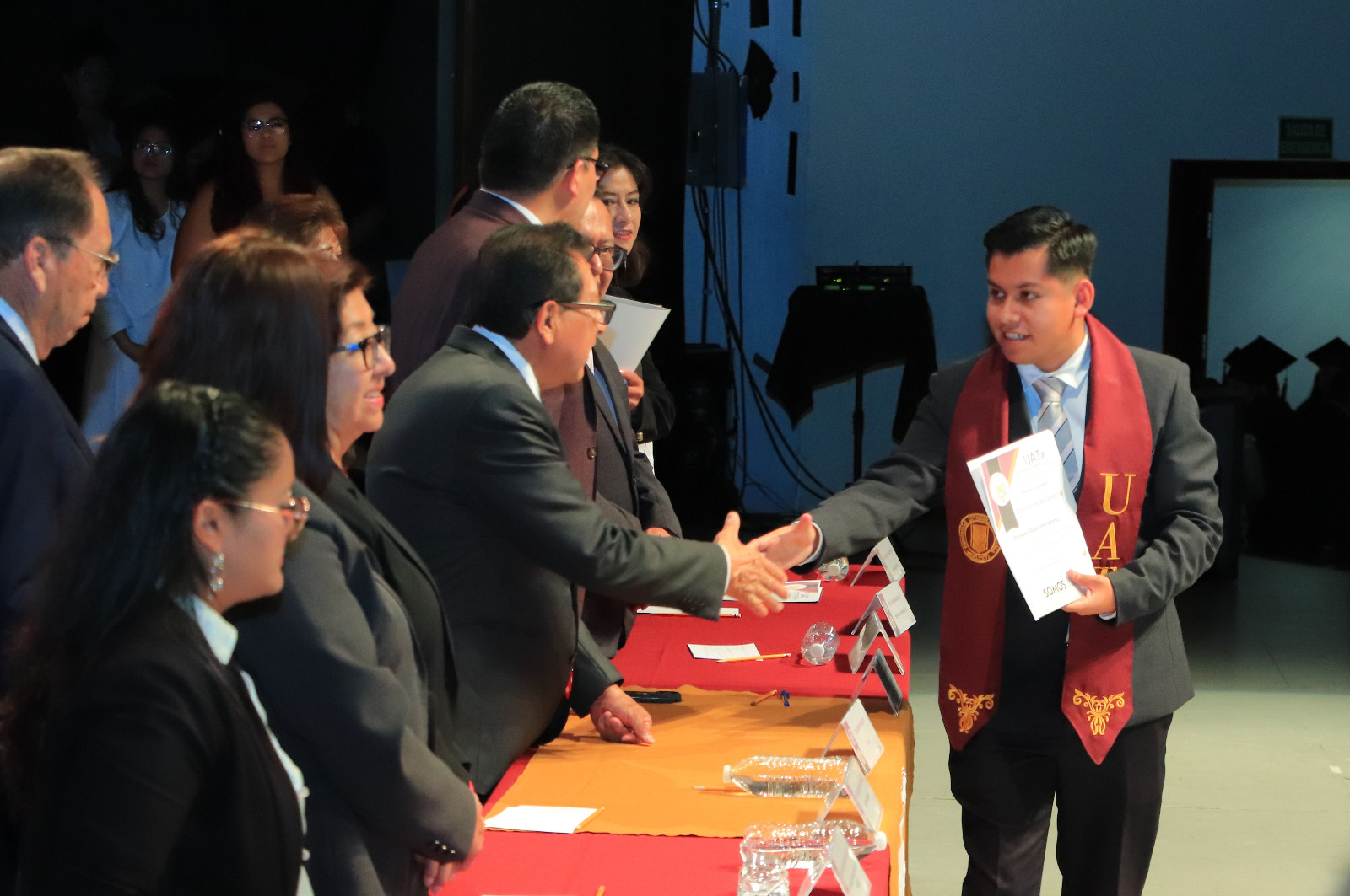La UATx entrega a la sociedad a nueva generación de profesionistas egresados de la FCEA